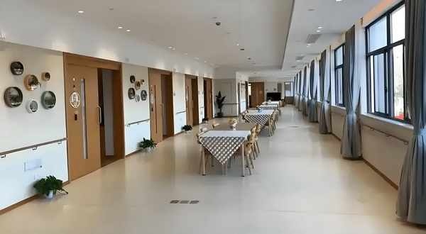 申请深圳积分入户流程_2025暑期档总票房破45亿 期档总票房但费用不菲：