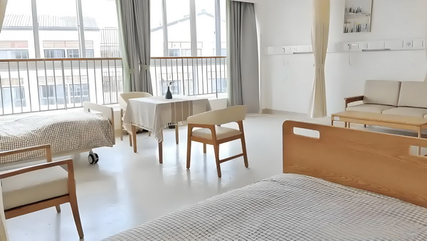 深圳落户通道_活佛王兴夫“点化”140位女信徒，全程不穿衣服，场面失控 活佛王兴感兴拨打长者趣的